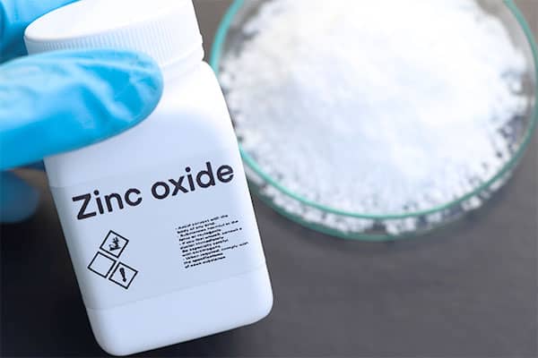 picture of zinc oxide powder and bottle
